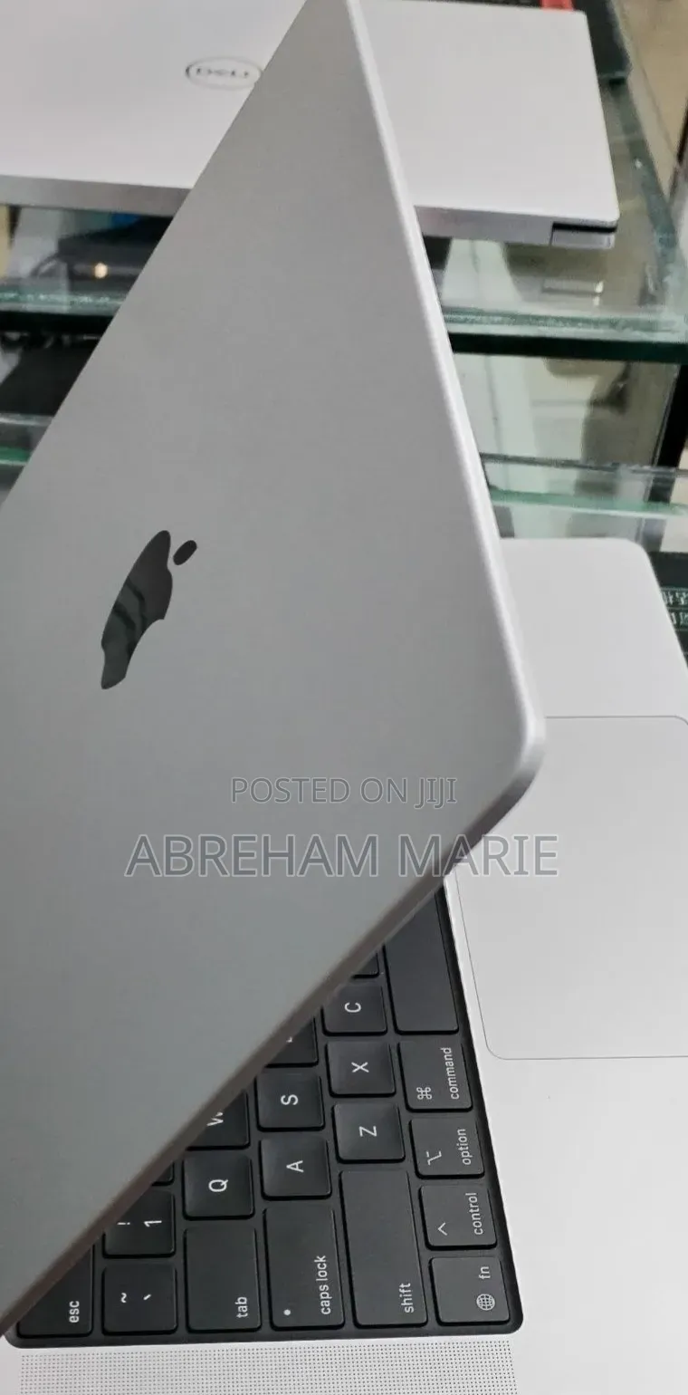 New Laptop Apple MacBook Pro 2025 M5 16GB Apple M5 Pro SSD 512GB