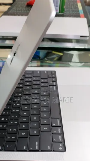 New Laptop Apple MacBook Pro 2025 M5 16GB Apple M5 Pro SSD 512GB