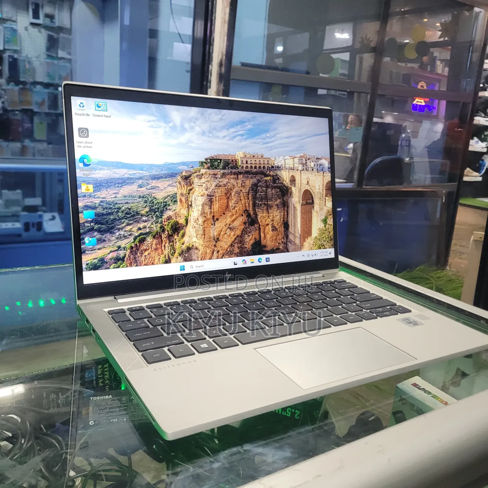 New Laptop HP EliteBook 830 8GB Intel Core i5 SSD 512GB