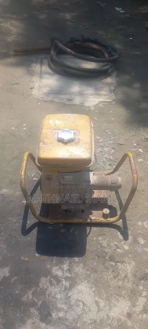 Original Japan Concrete Vibrator Machine Robins