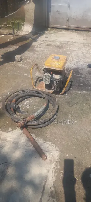 Original Japan Concrete Vibrator Machine Robins