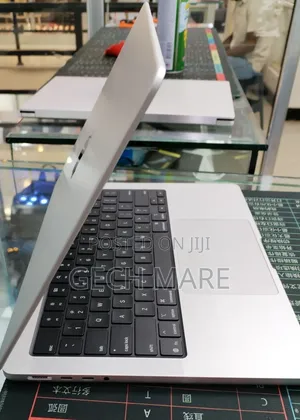 New Laptop Apple MacBook Pro 2025 M5 16GB Apple M5 SSD 512GB