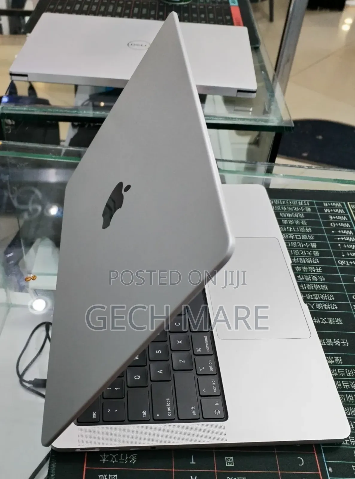 New Laptop Apple MacBook Pro 2025 M5 16GB Apple M5 SSD 512GB