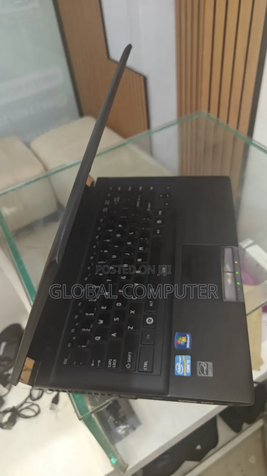 New Laptop Toshiba Satellite C850 4GB Intel Core i5 HDD 320GB