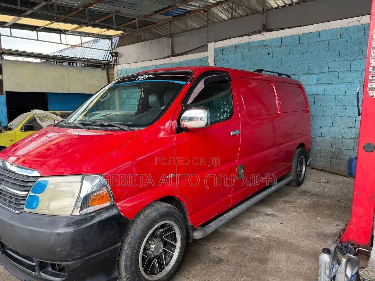 Toyota HiAce 2011