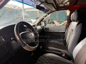 Toyota HiAce 2011