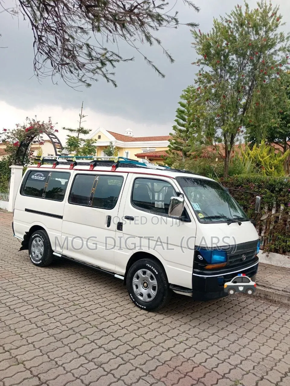 Toyota HiAce 2002 White