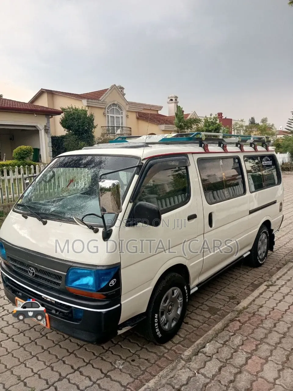 Toyota HiAce 2002 White