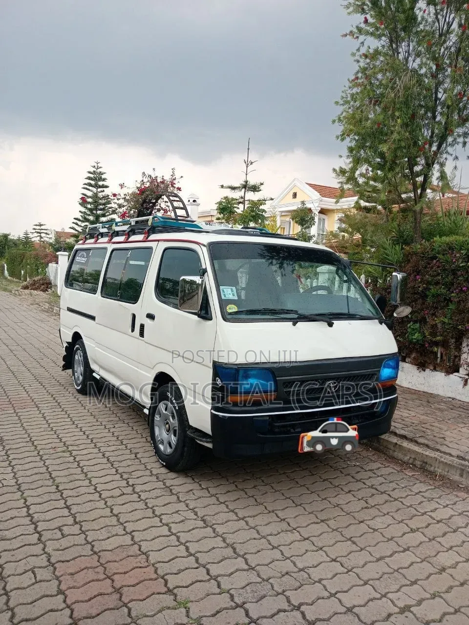 Toyota HiAce 2002 White