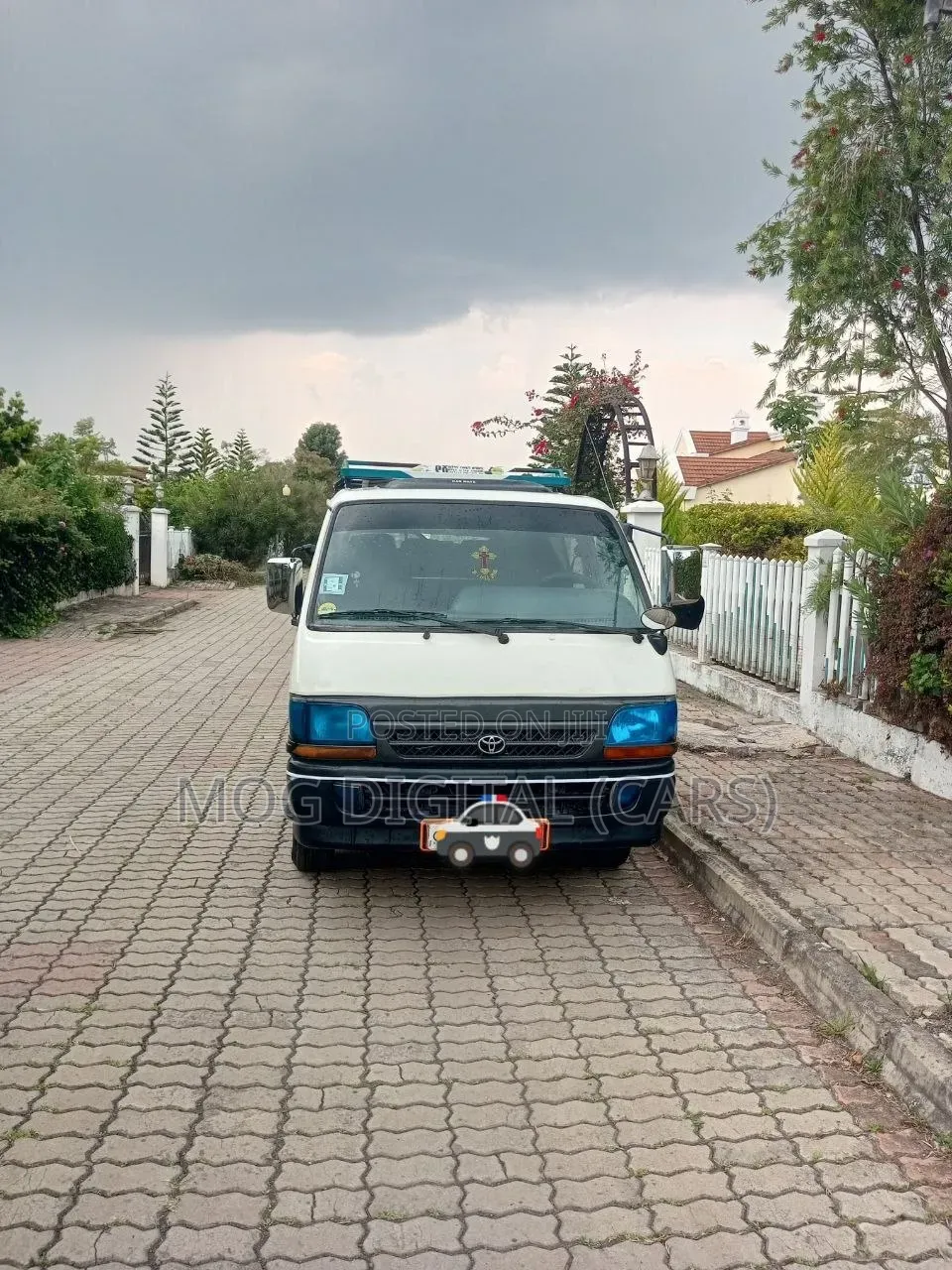 Toyota HiAce 2002 White