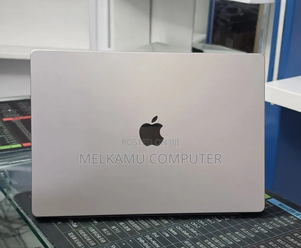 New Laptop Apple MacBook Pro 2021 M1 32GB Apple M1 SSD 512GB