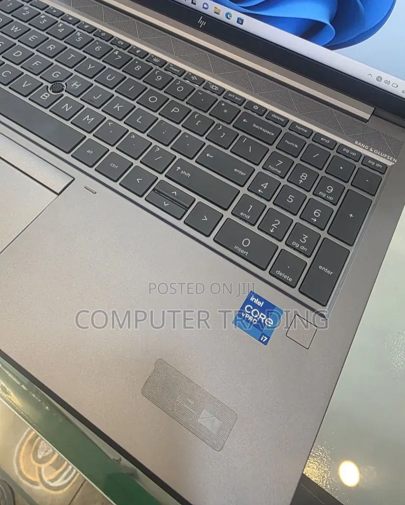New Laptop HP ZBook Firefly G8 16GB Intel Core i7 SSD 512GB