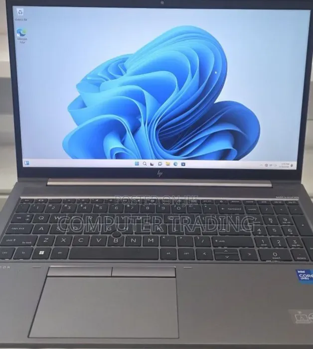 New Laptop HP ZBook Firefly G8 16GB Intel Core i7 SSD 512GB