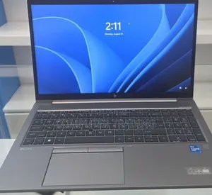 New Laptop HP ZBook Firefly G8 16GB Intel Core i7 SSD 512GB