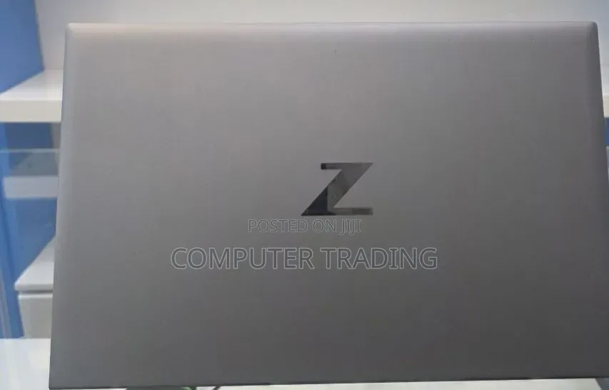 New Laptop HP ZBook Firefly G8 16GB Intel Core i7 SSD 512GB