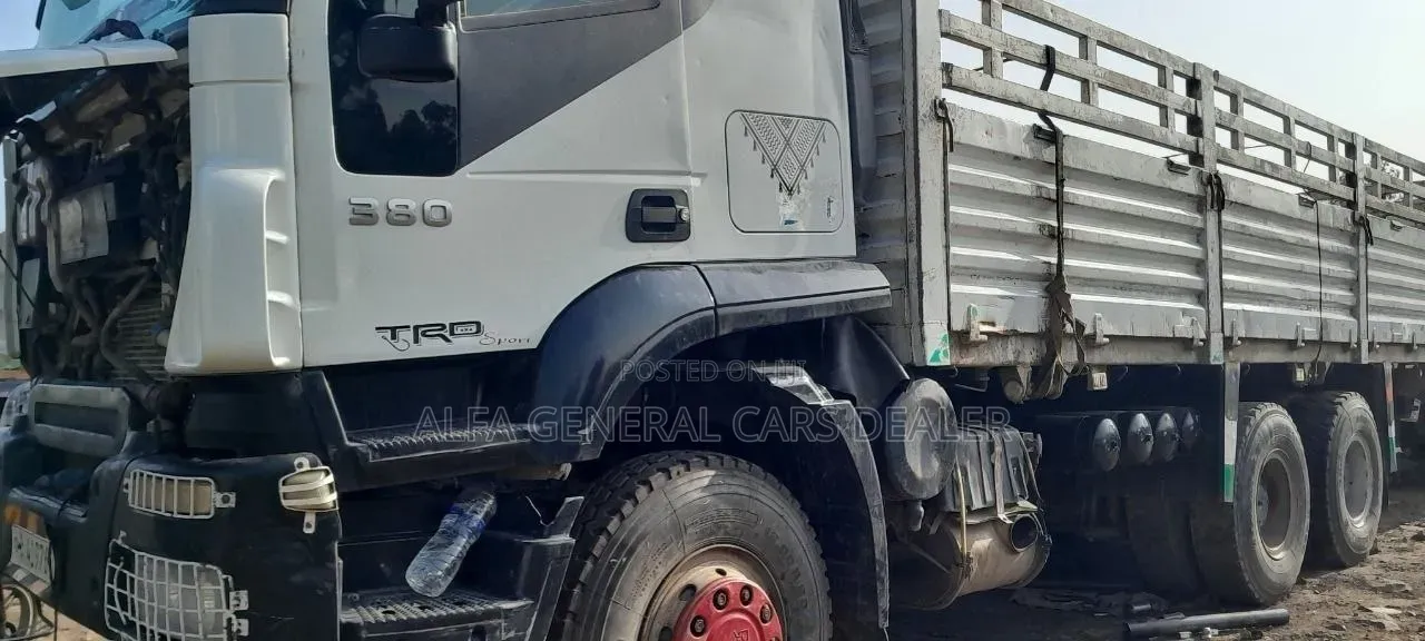 2010 ሞዴል Iveco ኦባማ ከነተሳቢው ታርጋ: 41ሺ