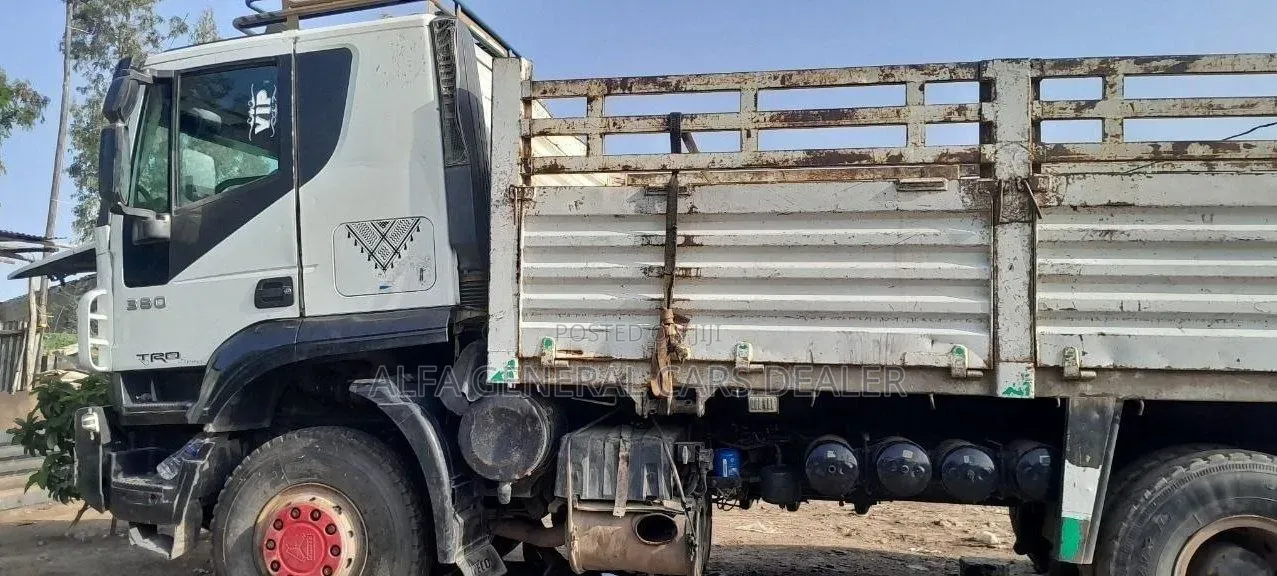 2010 ሞዴል Iveco ኦባማ ከነተሳቢው ታርጋ: 41ሺ