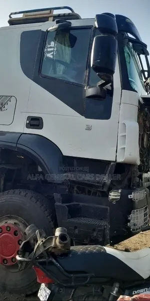 2010 ሞዴል Iveco ኦባማ ከነተሳቢው ታርጋ: 41ሺ