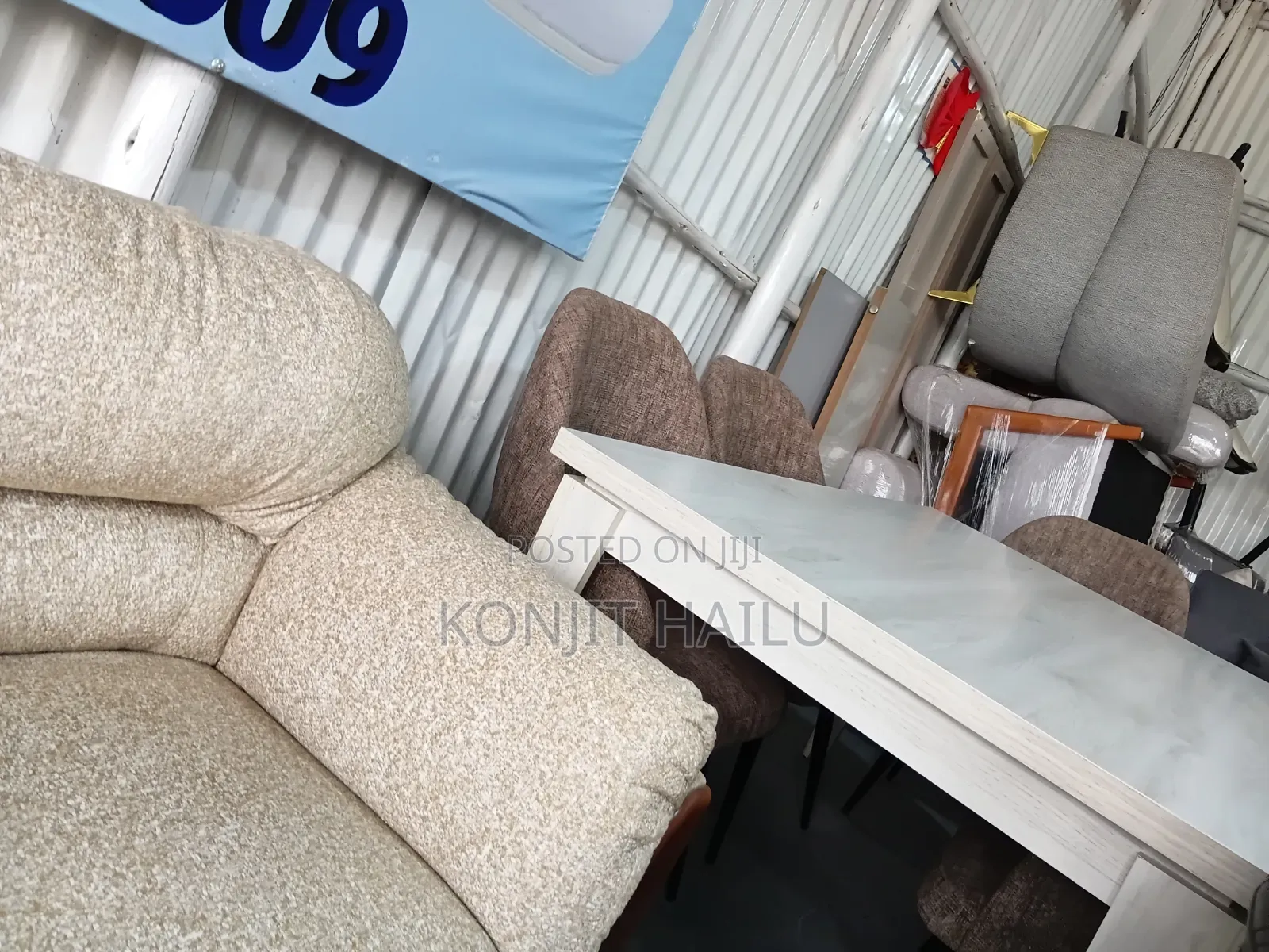 Cream Old-Fashioned Sofa