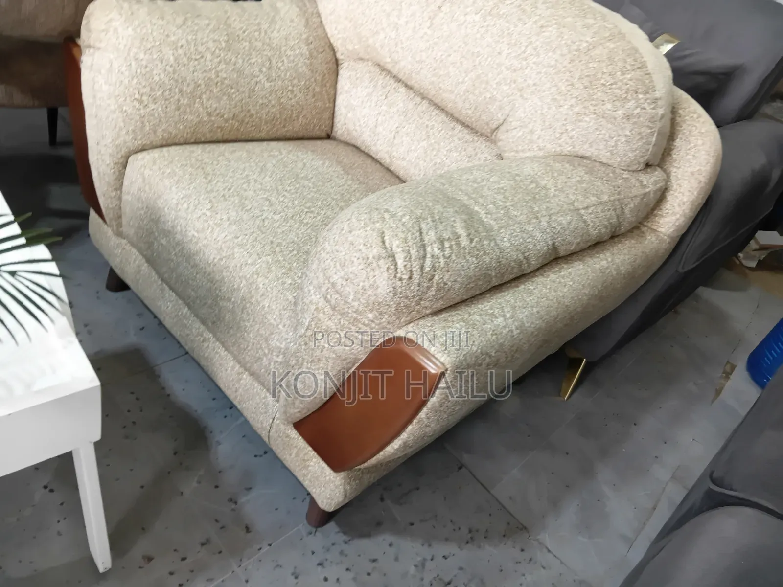 Cream Old-Fashioned Sofa