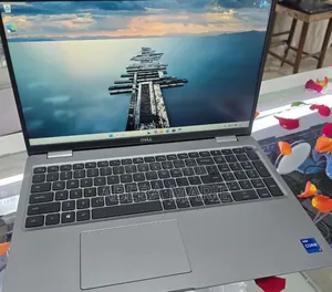 New Laptop Dell Precision 3560 16GB Intel Core i7 SSD 512GB