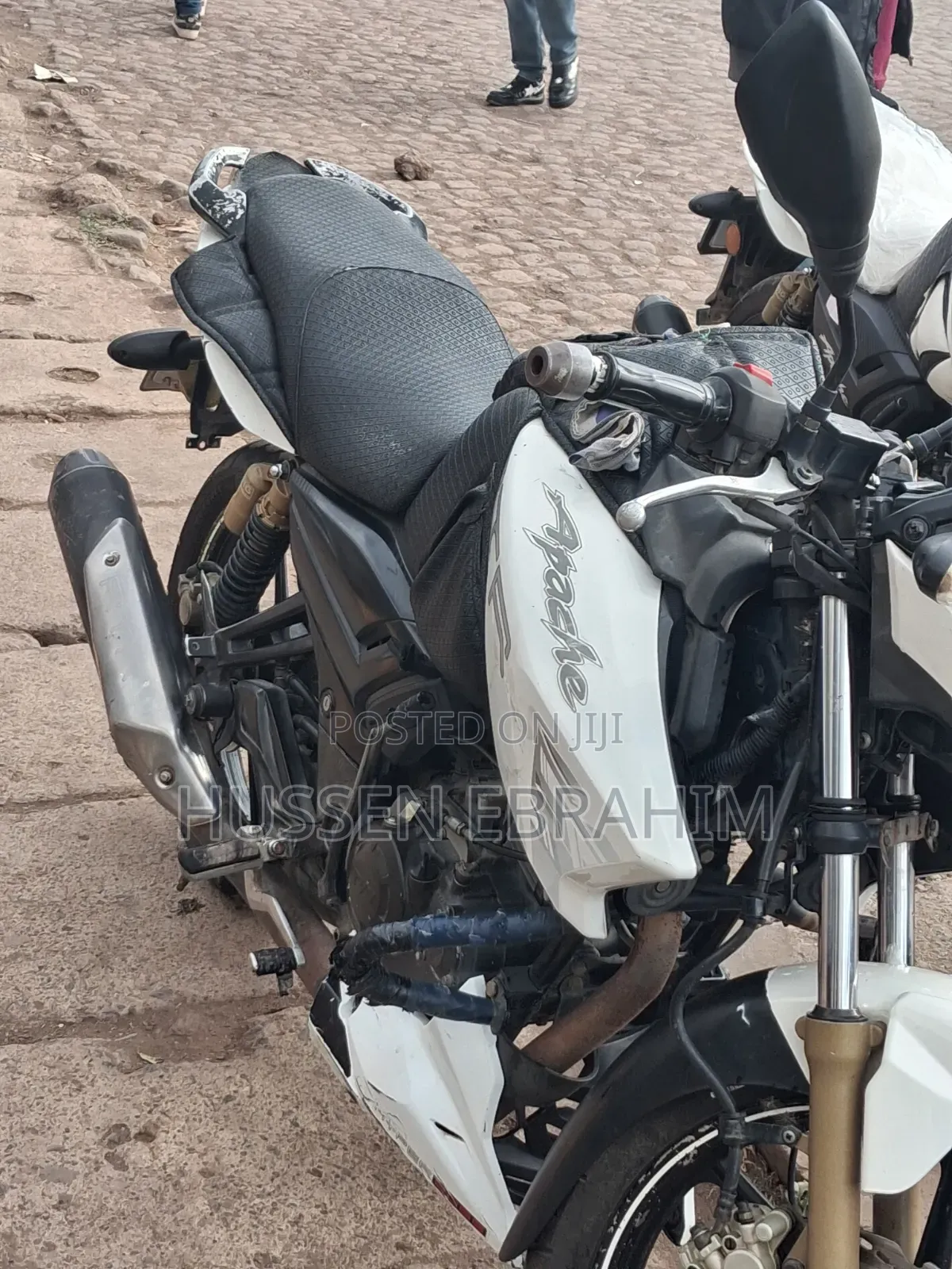 TVS Apache 180 RTR 2015 White