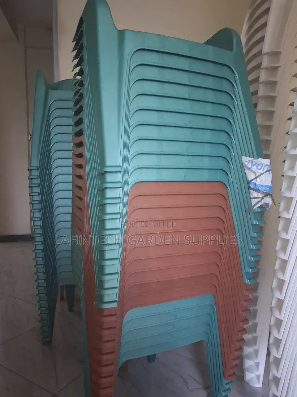 Plastic Chair የፕላስቲክ ወንበር