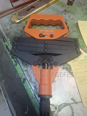 Finder 32-Inch (812mm) Folding Lazy Tong Hand Pop Rivet