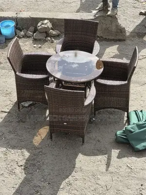4-Seater Rattan Dining Set /4 መቀመጫ ራታን ጠረጴዛ እና ወንበር ስብስብ