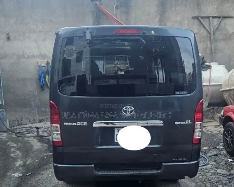 Toyota HiAce 2007 Beige