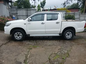 Toyota Hilux 2011 White