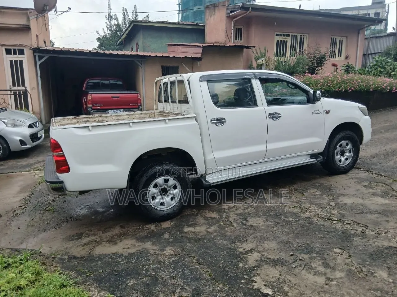 Toyota Hilux 2011 White