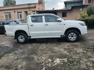 Toyota Hilux 2011 White