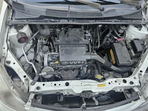 Toyota Platz 2005 White