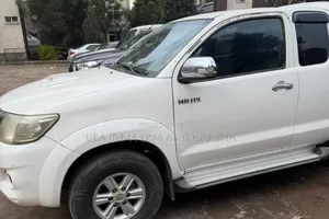 Toyota Hilux 2013 White