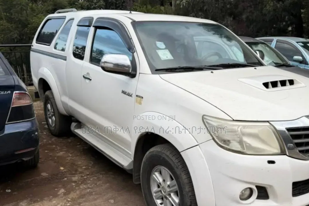 Toyota Hilux 2013 White