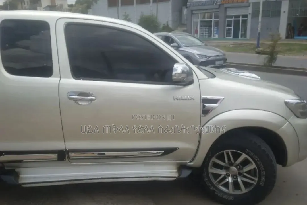 Toyota Hilux 2012 Gold