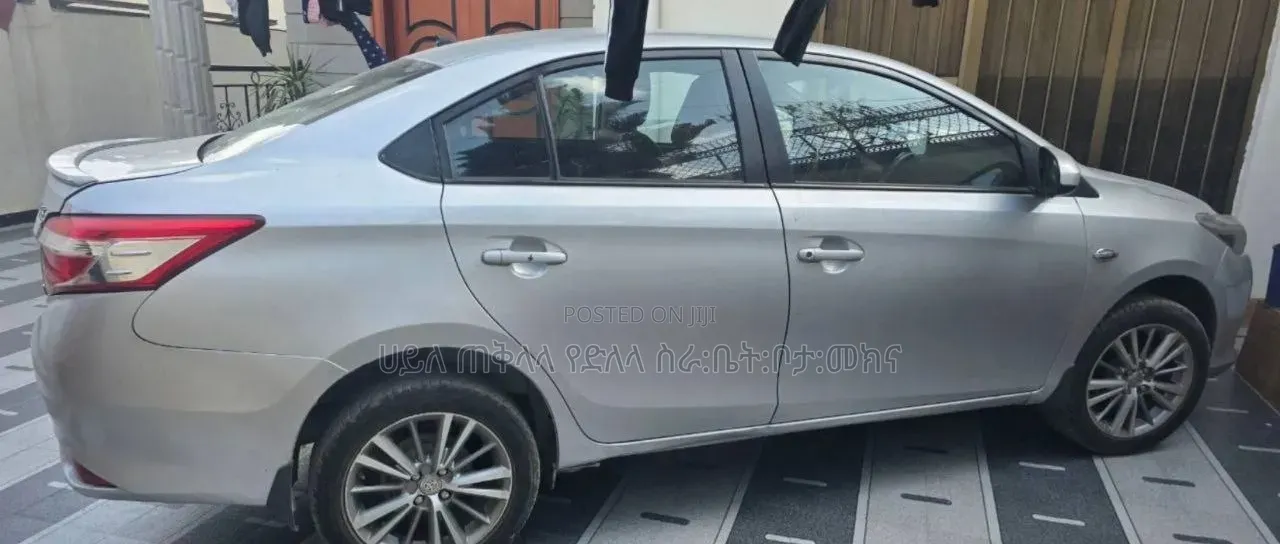 Toyota Yaris 2017 Silver