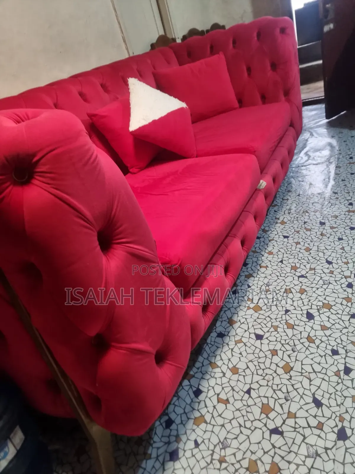Luxury Chaster Sofa