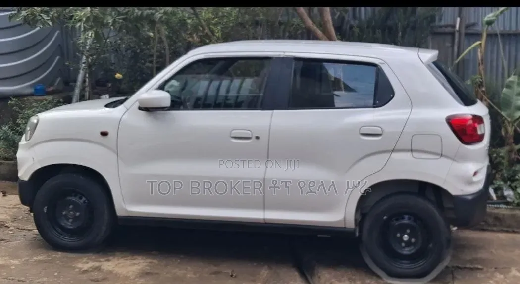 New Toyota Yaris SX 2024 White