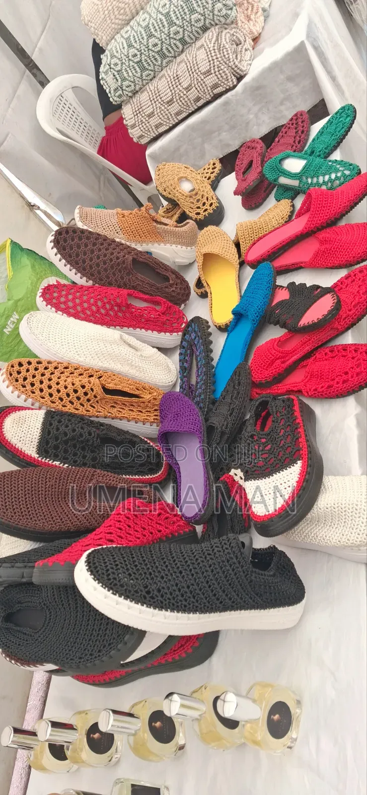 Colour የክር ጫማዎች