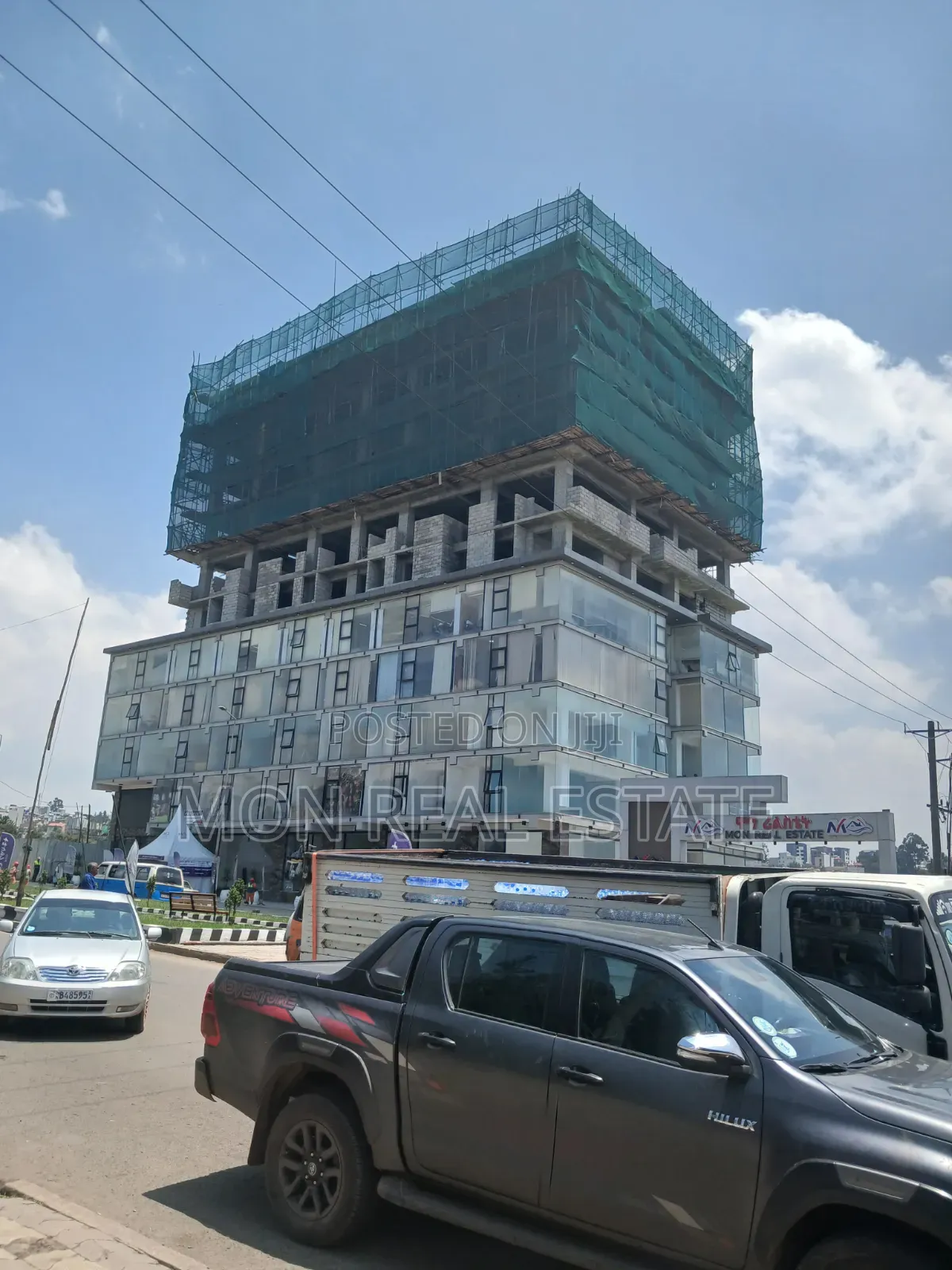 ሱቆች(ሙሉ በሙሉ ተሰርተው ያለቁ እና በመሰራት ላይ ያሉ ከ12 ካሬ ጀምሮ)