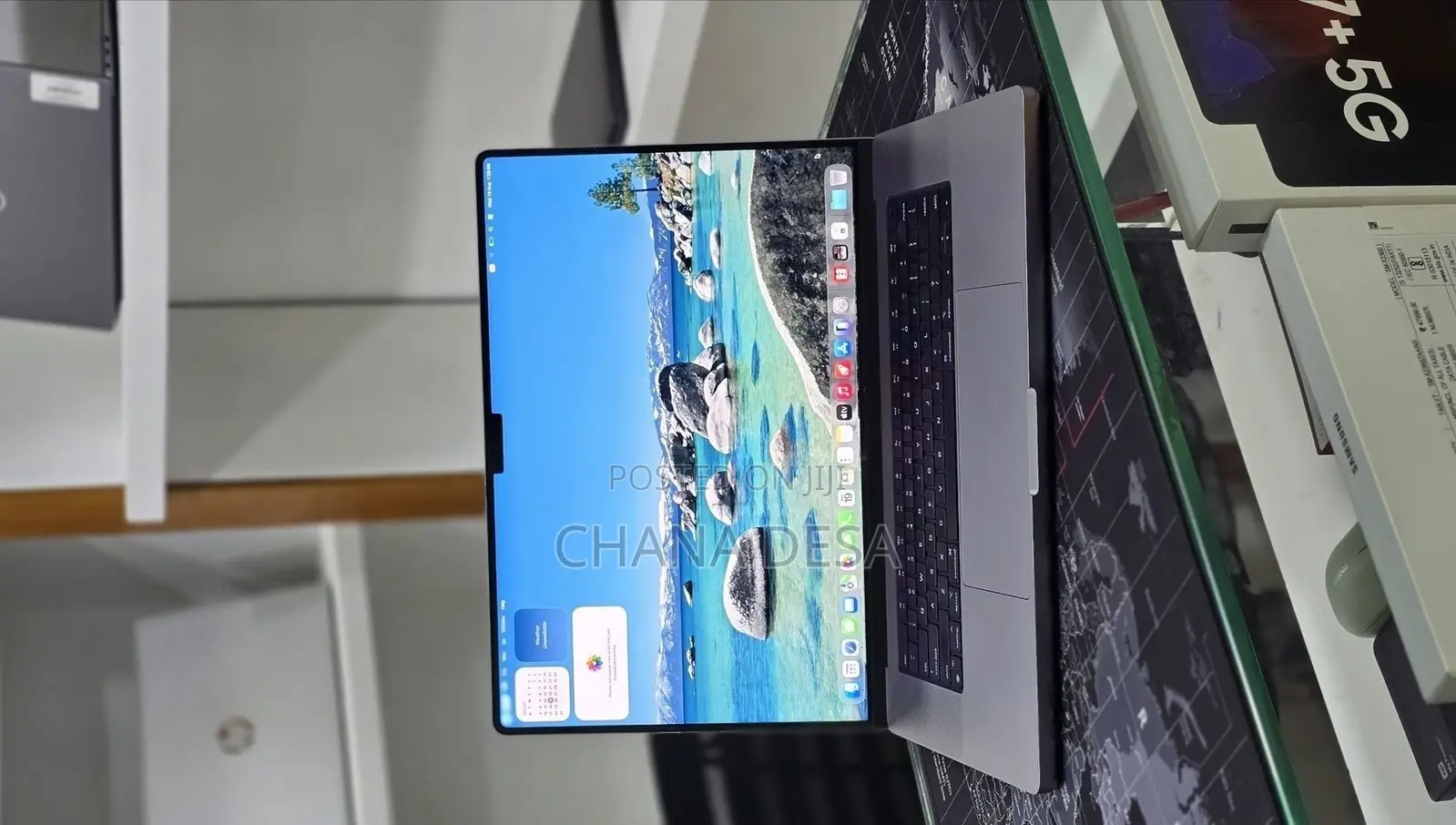 New Laptop Apple MacBook Pro 2022 M2 16GB Apple M2 SSD 512GB