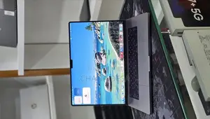 New Laptop Apple MacBook Pro 2022 M2 16GB Apple M2 SSD 512GB
