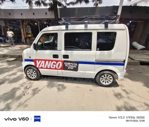 Suzuki Every Wagon 2010 White