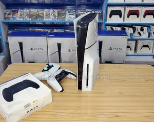 PS5 Slim (Canada Used) ከ 1 ኦሪጅናል ጆይስቲክ እና ጌሞች ጋር