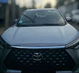 New Toyota Veloz 1.5 CVT FWD 2023 Silver