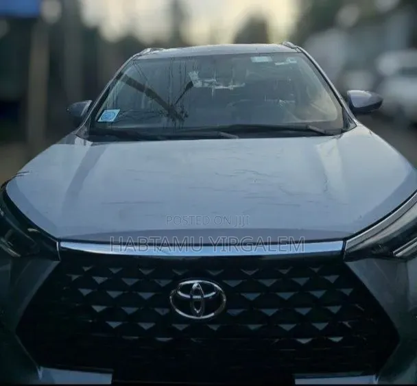 New Toyota Veloz 1.5 CVT FWD 2023 Silver