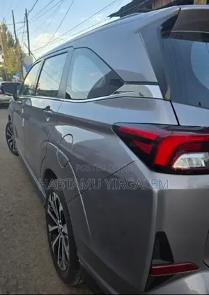New Toyota Veloz 1.5 CVT FWD 2023 Silver