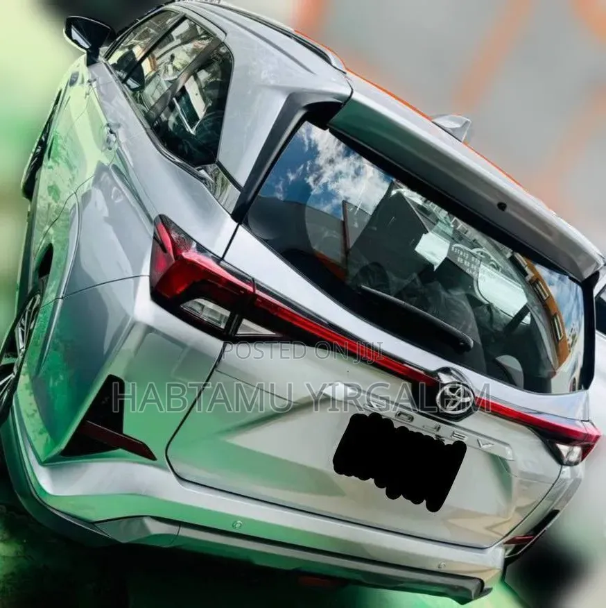 New Toyota Veloz 1.5 CVT FWD 2023 Silver